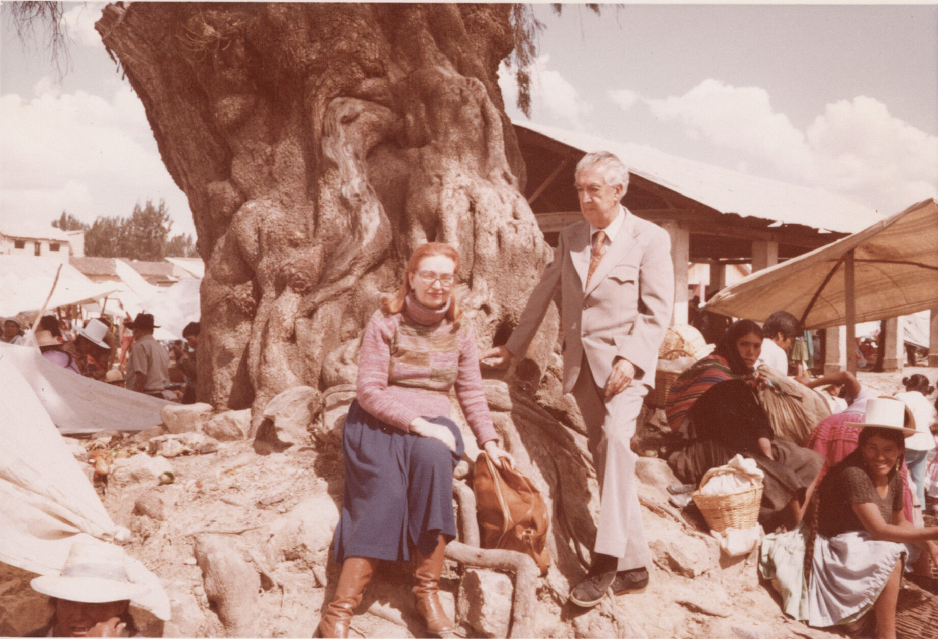 Dorothy Hood and José Maria Velasco Maidana in Bolivia, 1978